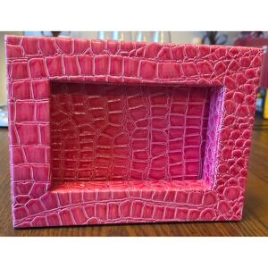Y2K Pink Croc Embossed Hinged
Photo Frame Box Decorative 6.5" x 3.5" Opening